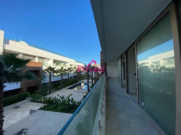 شقة فاخرة للإيجار في طنجة بإطلالة رائعة