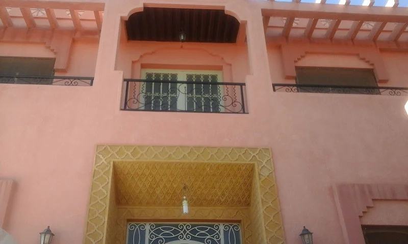 LOUE Villa 400 m2 | 5 Ch | terrasse | 3 SDB | jardin | piscine | 8500-Dh/mois