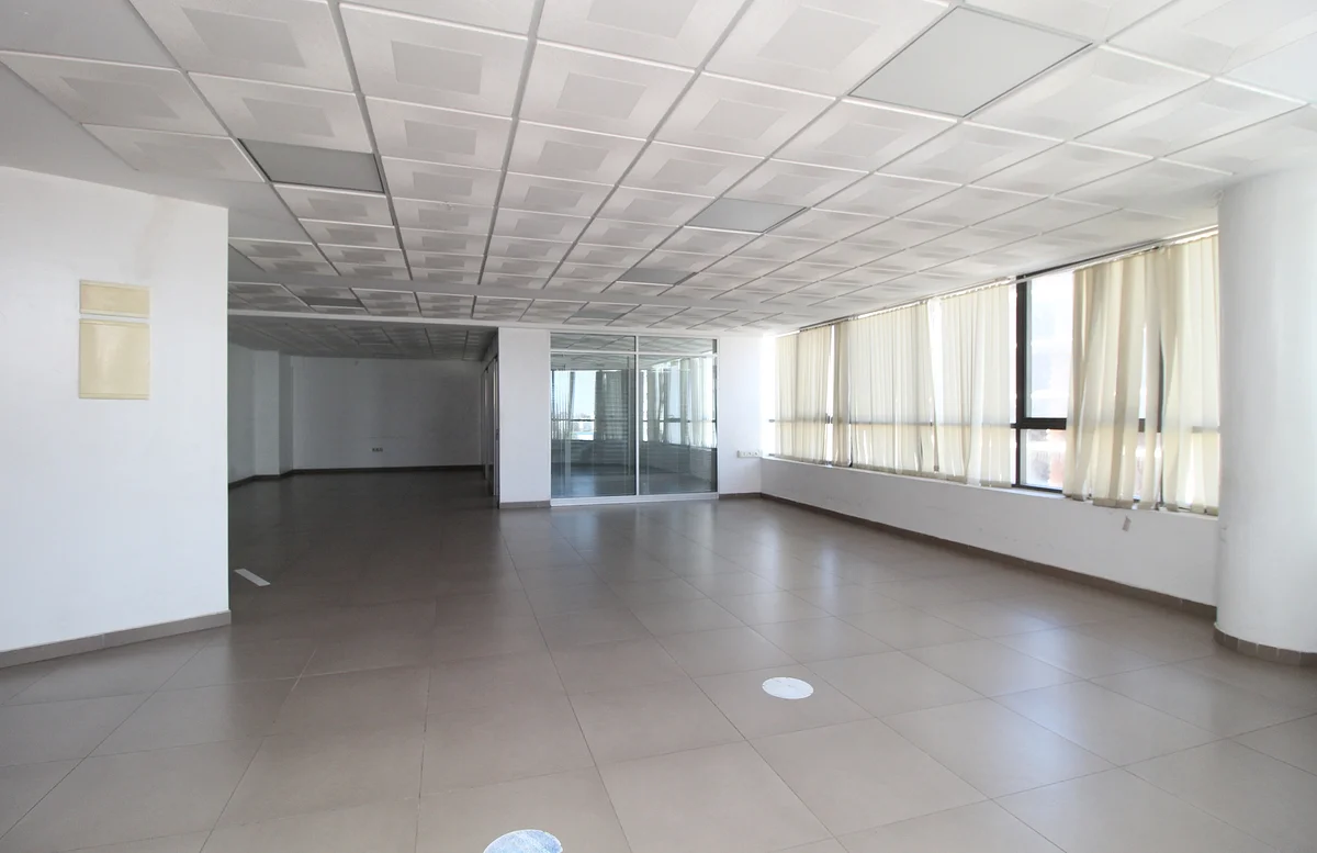 Bureau spacieux de 116 m2 sur l’avenue Moukawama