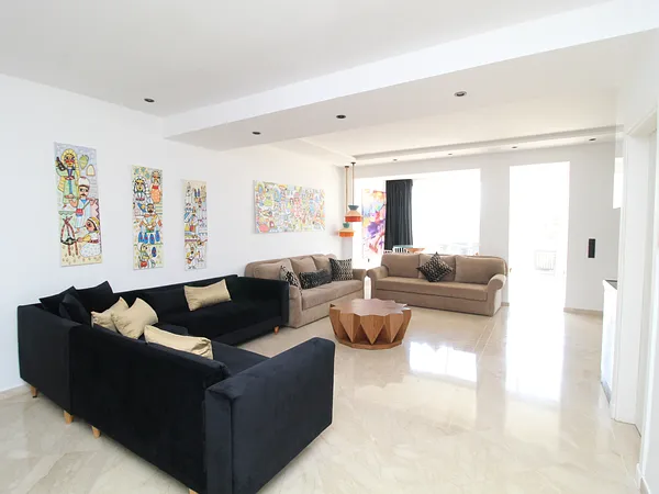 شقة فسيحة مع تراس خاص في قلب أغادير