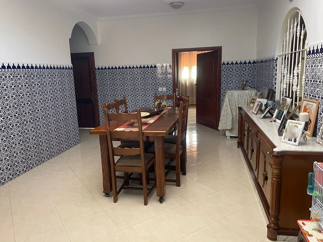 فيلا للبيع مع مشروع حضانة في حي سكني هادئ