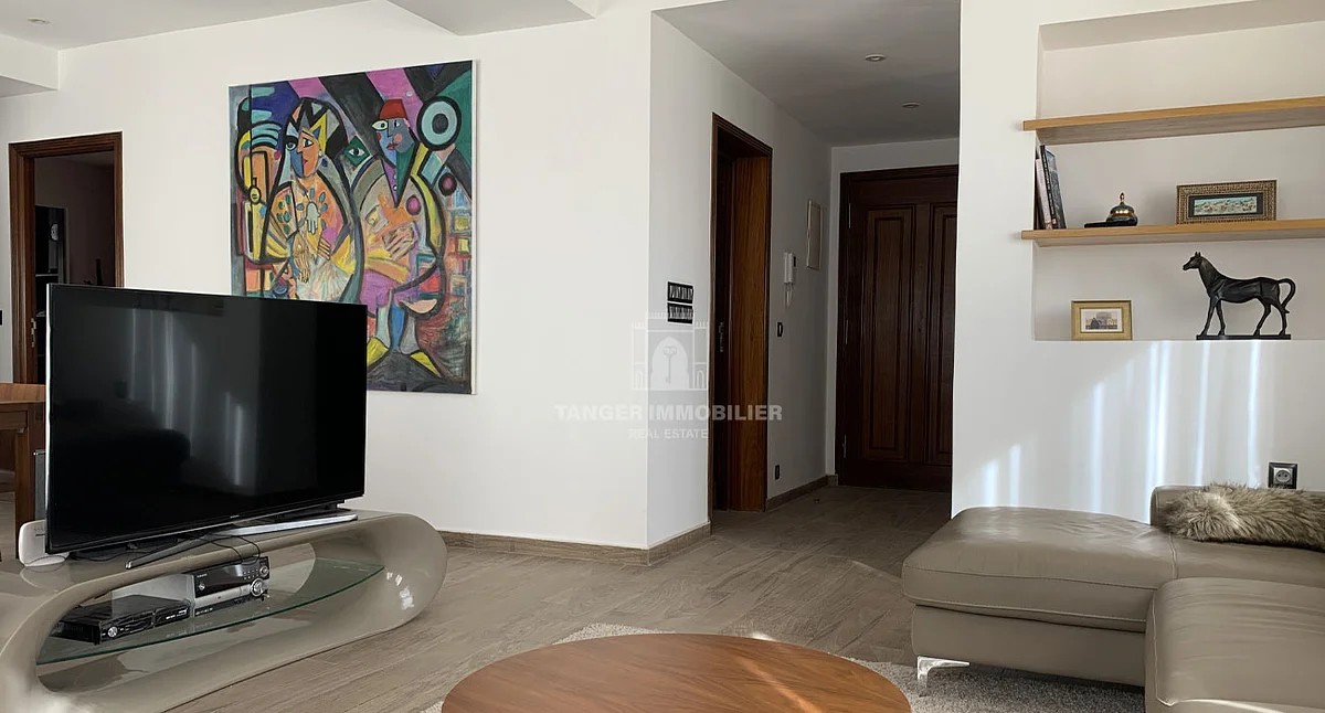 Bel appartement semi-meublé en centre-ville (Tanger)