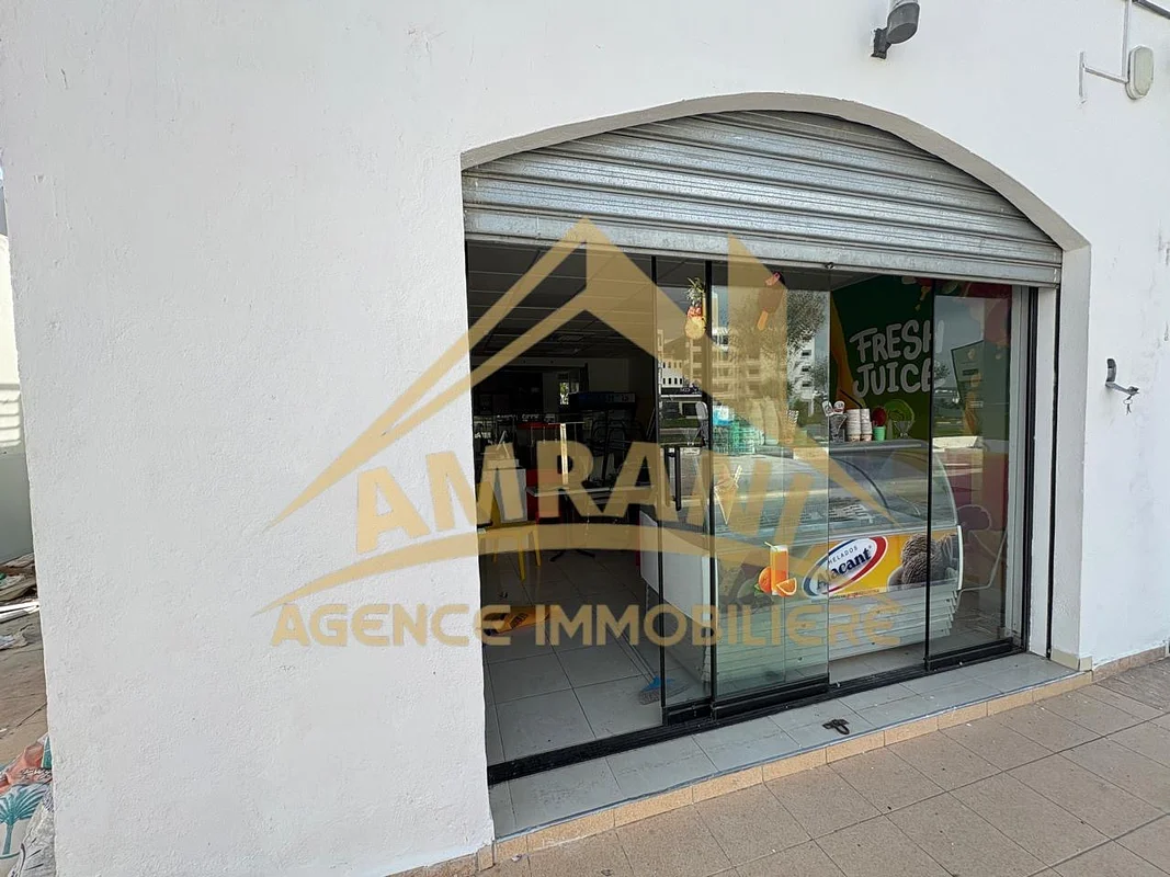 Local commercial dans un emplacement stratégique à cabo negro avec deux façades
