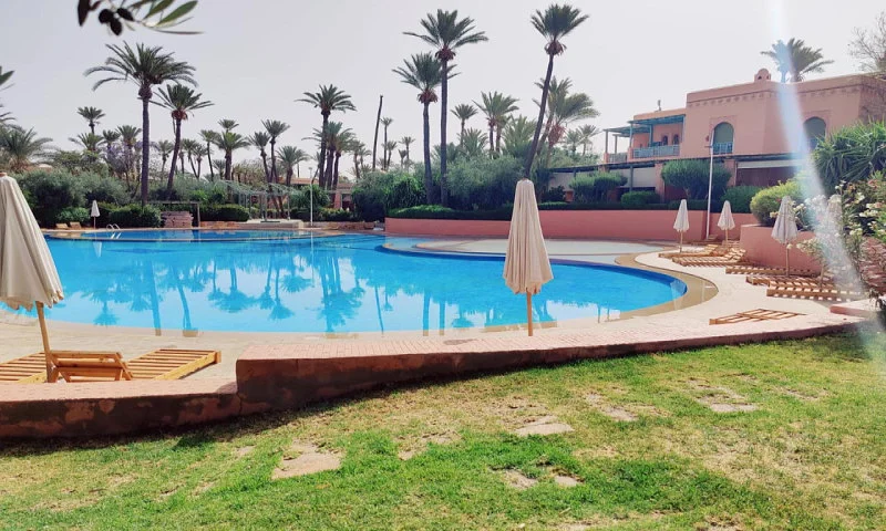 Appartement 2Ch / Salon / 3Balcon / 1,5SDB / Piscine / Jardin / 110m²