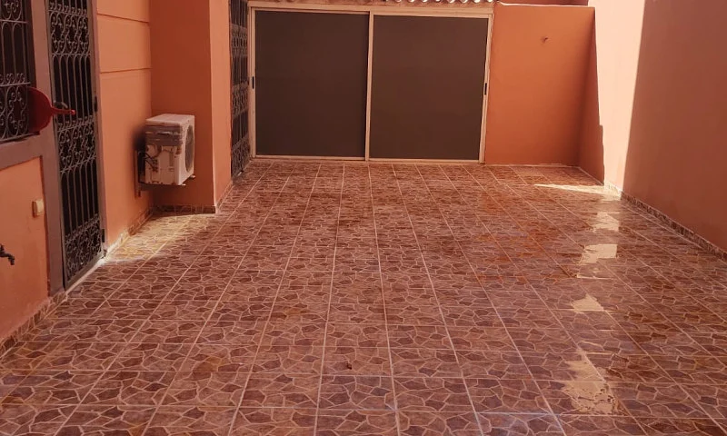 Duplex vide / 150m²+ 43m² Terrasse / 3Ch / 2SDB / Salon