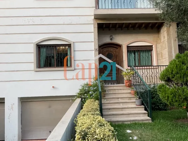À louer, magnifique villa meublée de 300 m² Bobana