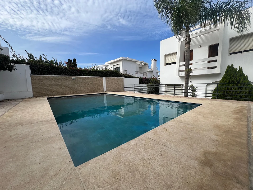 🏡 بيع شقة فاخرة في الهرهورة، إقامة آمنة REF 4193 🌴