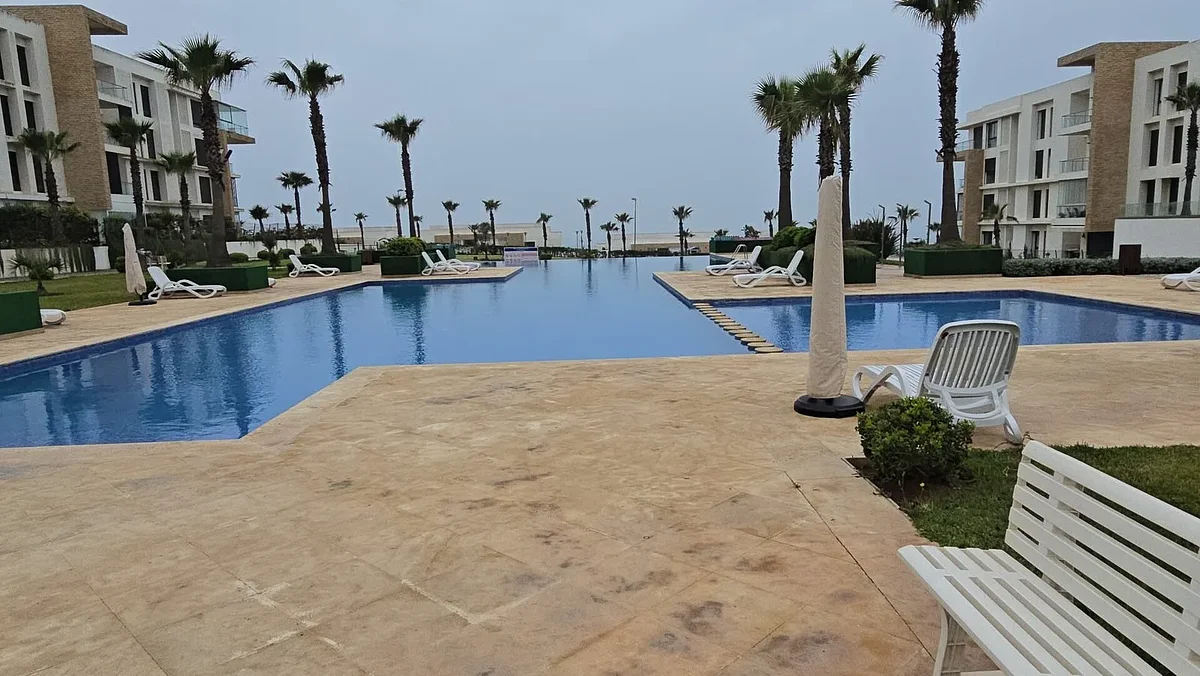 بيع شقة في الطابق الأرضي بشاطئ الأمم في سلا