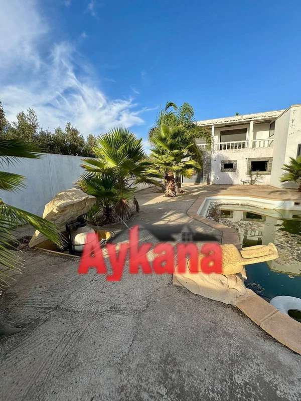 أرض للبيع محاطة بسور في الرباط أوم عزا REF 4217