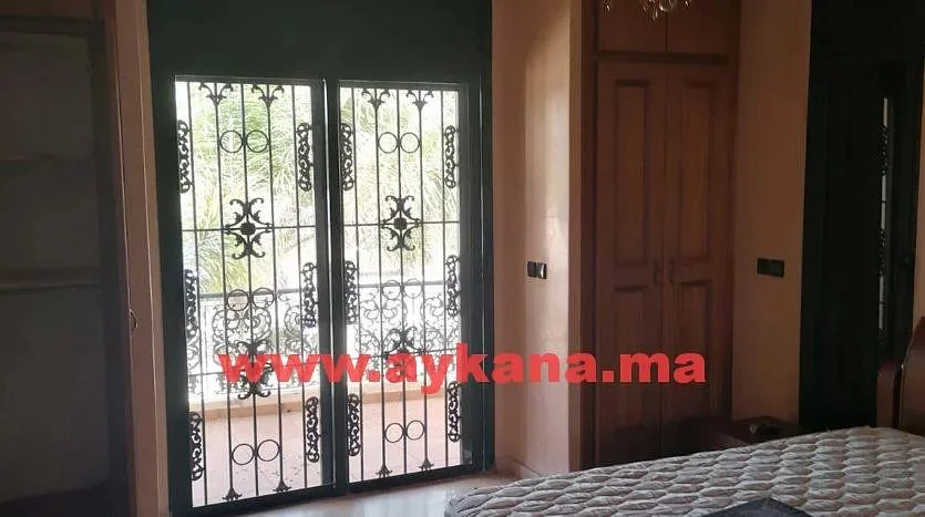 فيلا فاخرة في شاطئ سكيرت