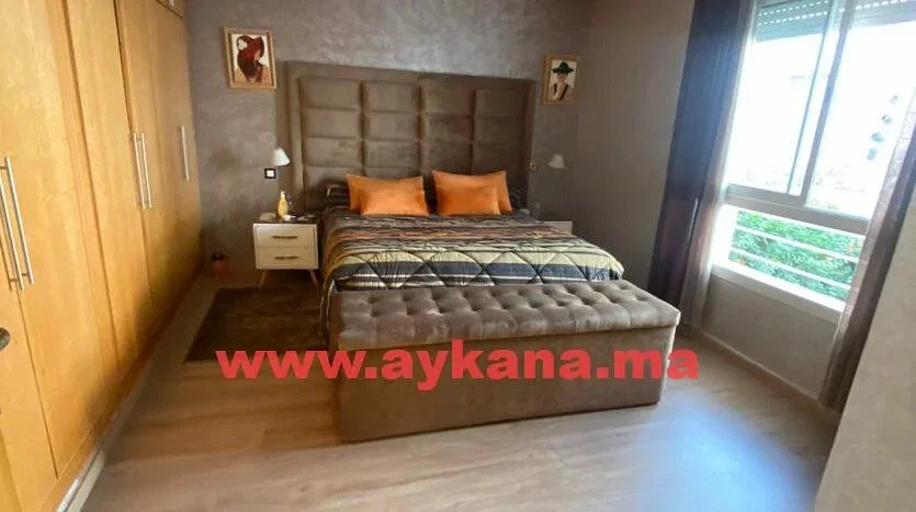 فيلا للبيع بتامسنا مع حديقة صغيرة