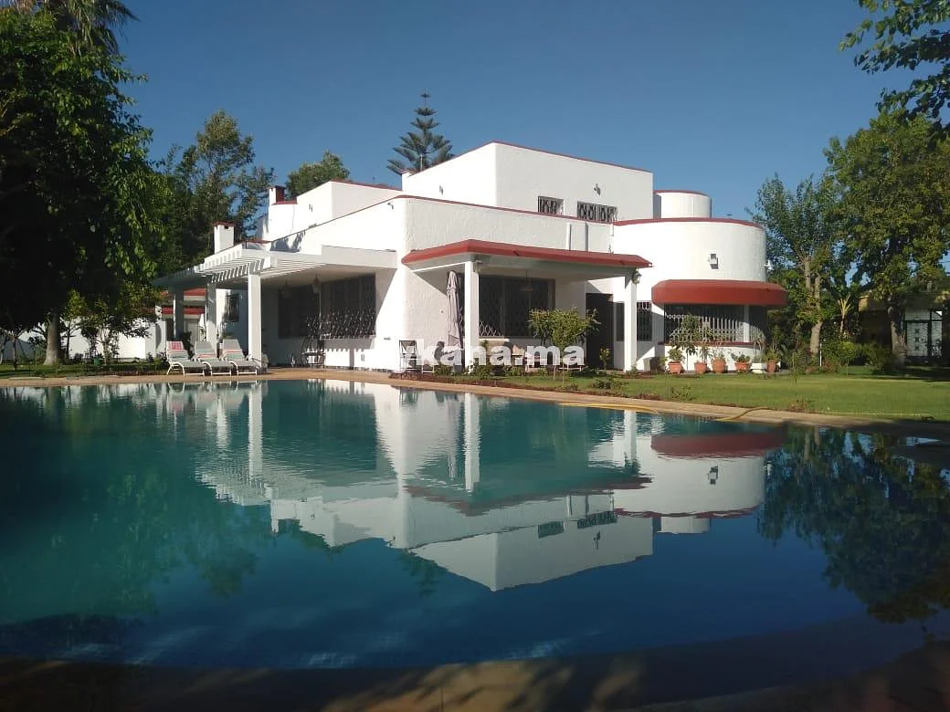 فيلّا فاخرة للبيع بسويسي