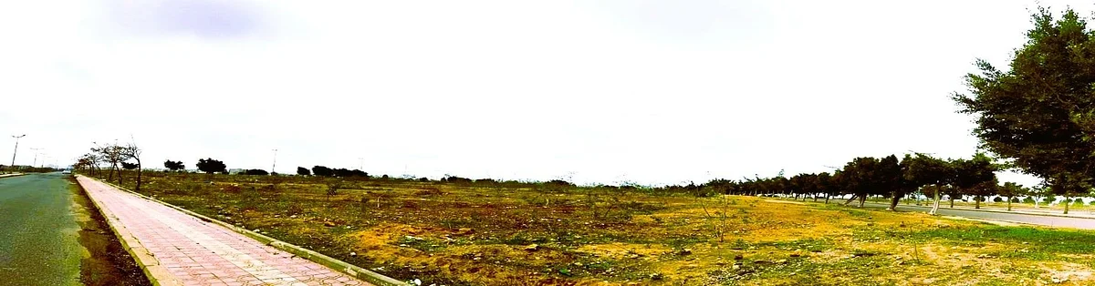 Commerciële Perceel in Casablanca met Centrale Locatie