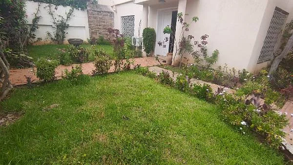 Villa à usage bureau à louer à Agdal Rabat.