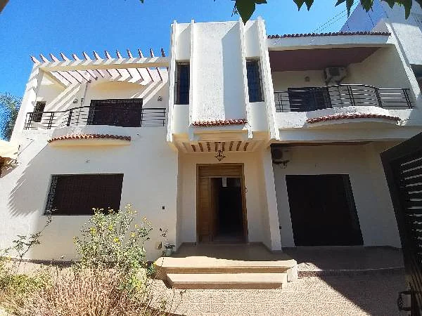 Villa à louer à hay Riad