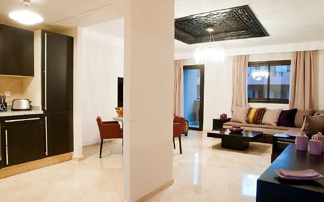 Luxury Apartment with 2 Balconies and Pool