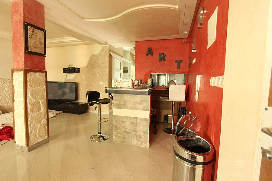 شقة فاخرة بتصميم أوروبي على طريق عين شقف