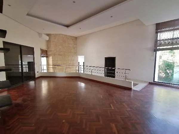 Te Huur: Luxe Villa met Tuin en Zwembad in Souissi