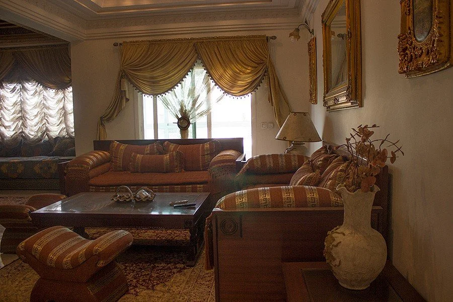 شقة للبيع في طريق موزر