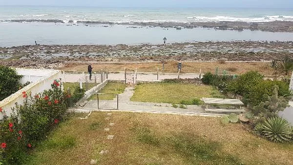 فيلا مطلة على البحر للبيع في حهرورة