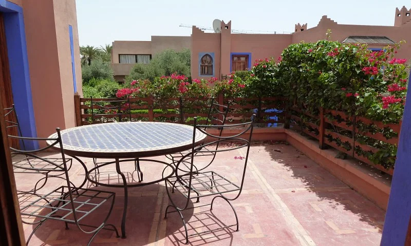 Gemeubeld appartement met terras en tuin