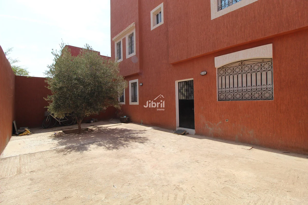 Gezinswoning in Aït Melloul met Tuin en Terrassen