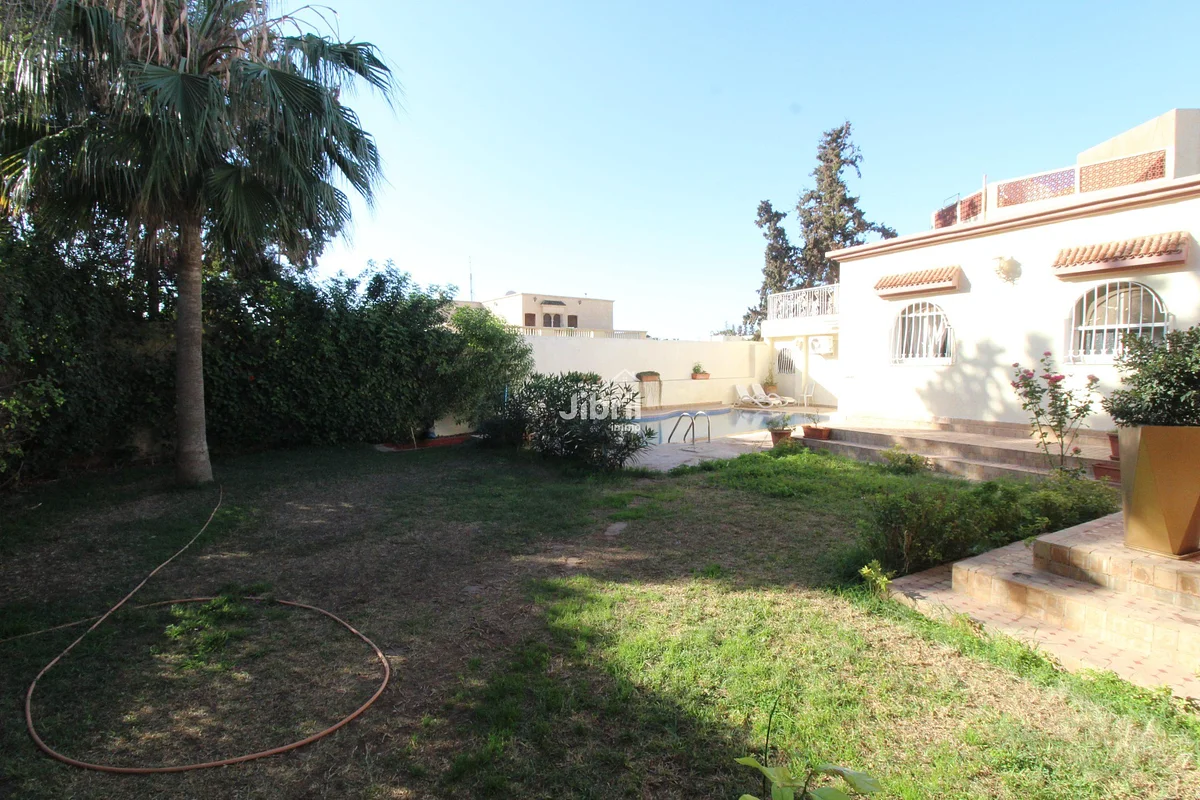 JOLIE VILLA plain-pied avec piscine et jardin, Agadir
