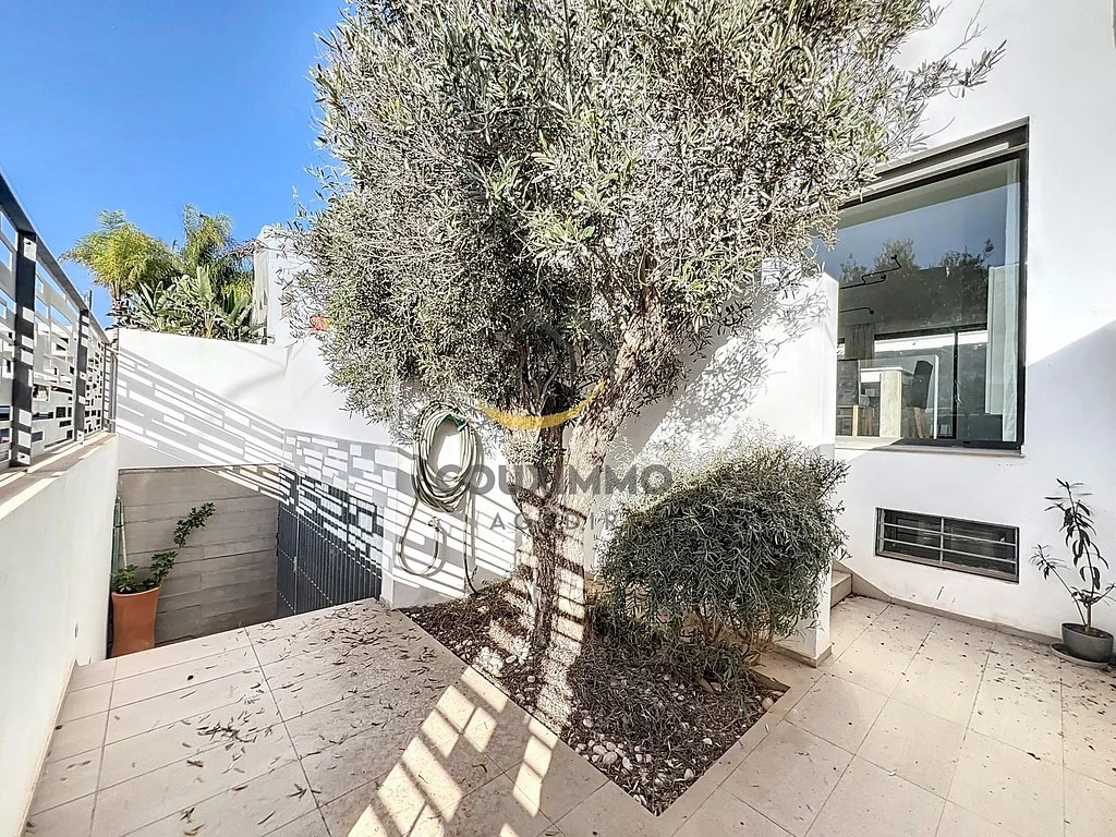 Moderne Villa in Founty met Intieme Terras