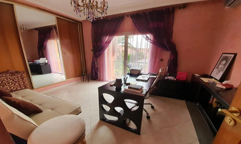 فيلا 4 غرف مع حوض سباحة وحديقة في مراكش