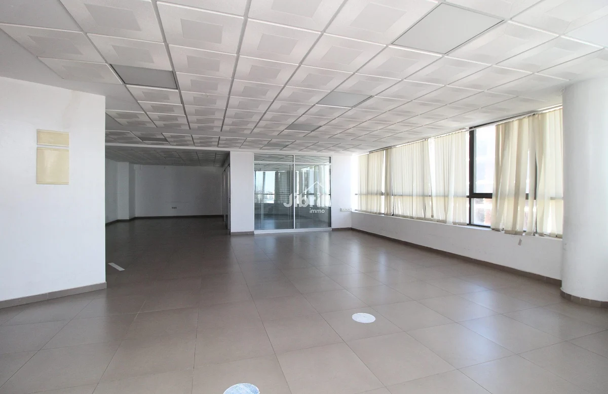 Bureau spacieux de 116 m² sur l’avenue Moukawama