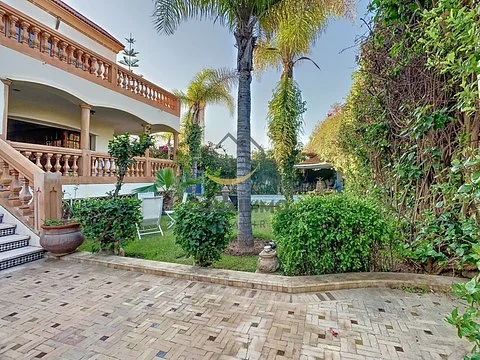 Ruime villa met zwembad en tuin in Agadir