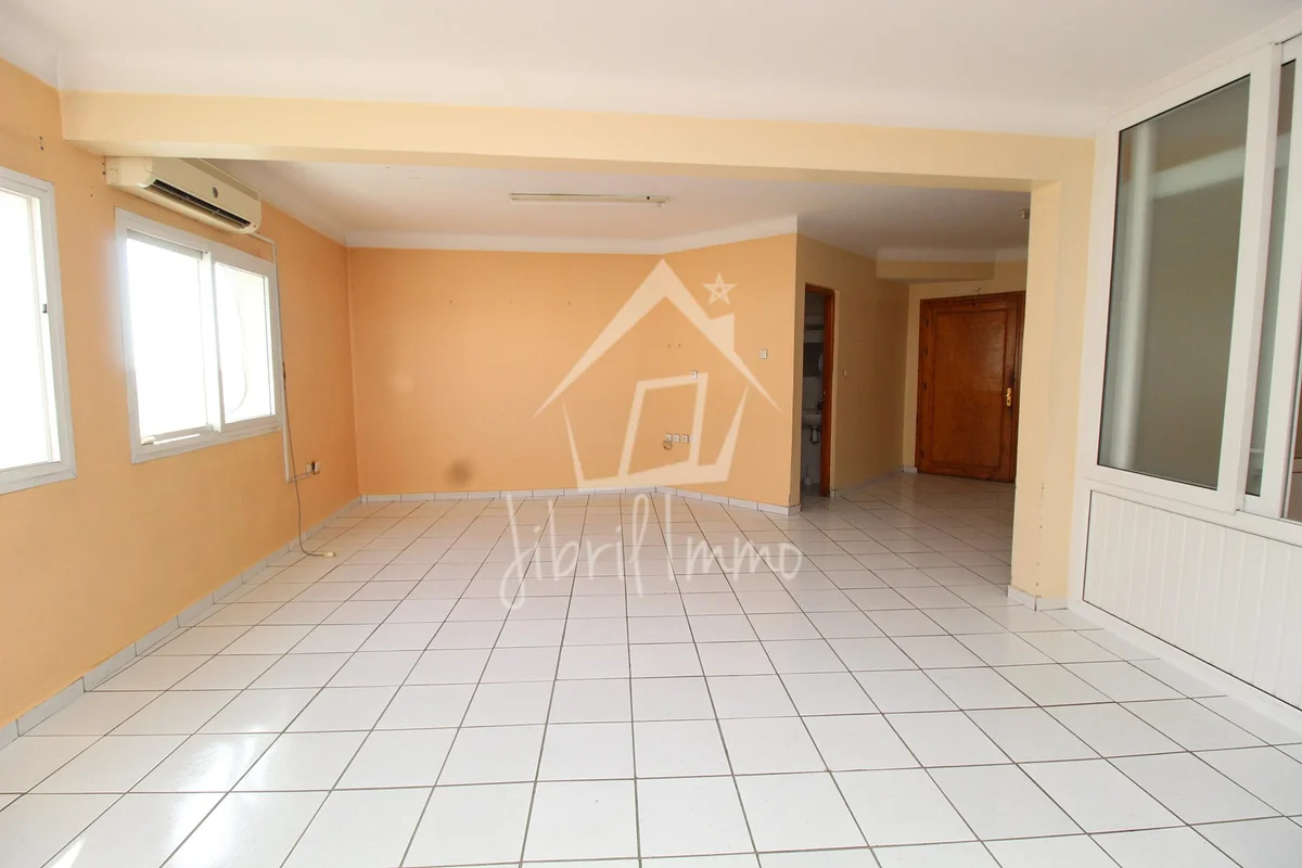 Bureau à louer proche du Souk