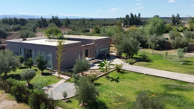 2 Gescheiden Villa's met Zwembad en Tuin