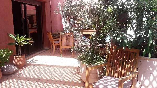 شقة للبيع مع تراس كبير