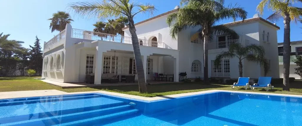 Arabesque-Style Villa with Garden in Boubana