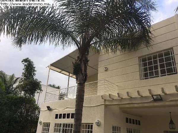 Te Huur: Luxe Villa met Tuin in Rabat | Domio.ma