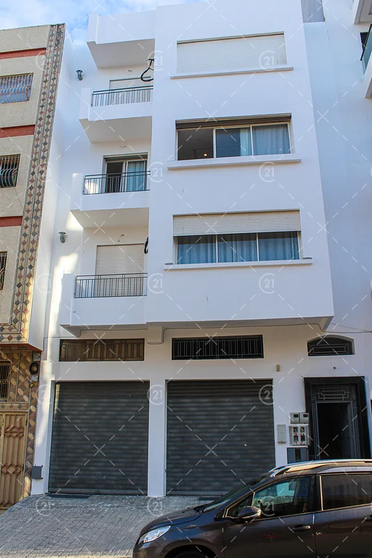 IMMEUBLE DE 9 PIÈCES À VENDRE