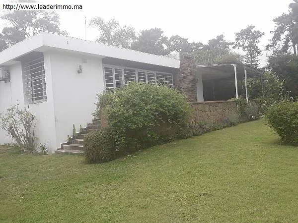 Villa te huur met groot tuin in Rabat | Domio.ma