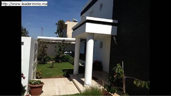Rabat Hay Riad  A vendre villa  de 370 m²