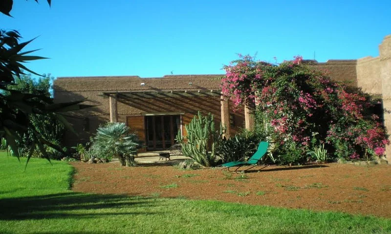 فيلا مفروشة للإيجار في مراكش مع حديقة ومسبح | Domio.ma