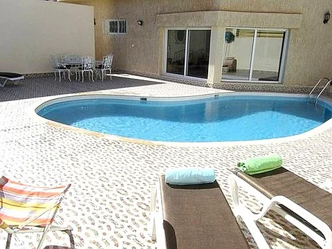 Spacieuse villa piscine - Réf LS645