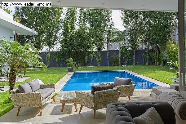 Moderne Villa met Tuin en Zwembad in Souissi | Domio.ma