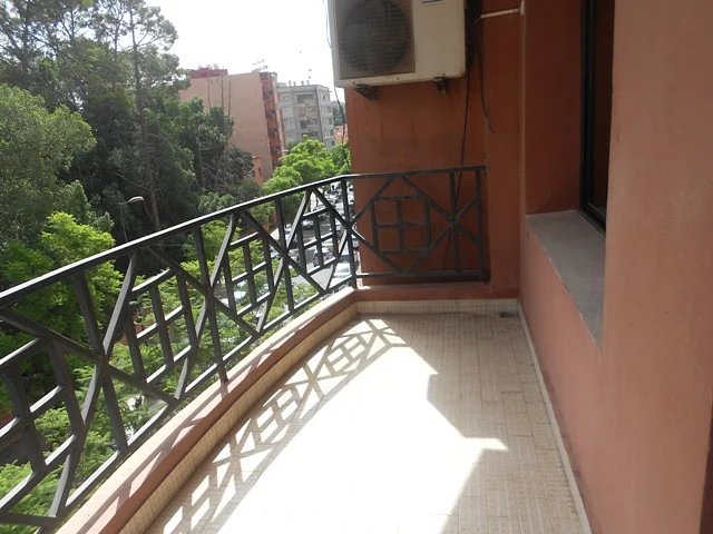 Te Huur Gemeubileerd Appartement met Balkon in Marrakech