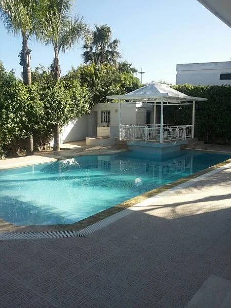 Te Huur: Luxe Villa met Tuin en Zwembad in Rabat | Domio.ma