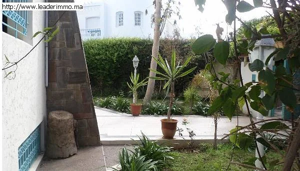 Te huur: ruime villa in Hay Riad met tuin en garage