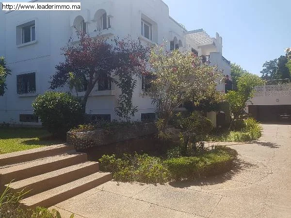 Prachtige Villa met Tuin in Rabat OLM | Domio.ma