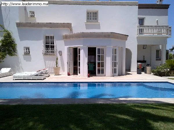 Villa te huur in Rabat Hassan met zwembad
