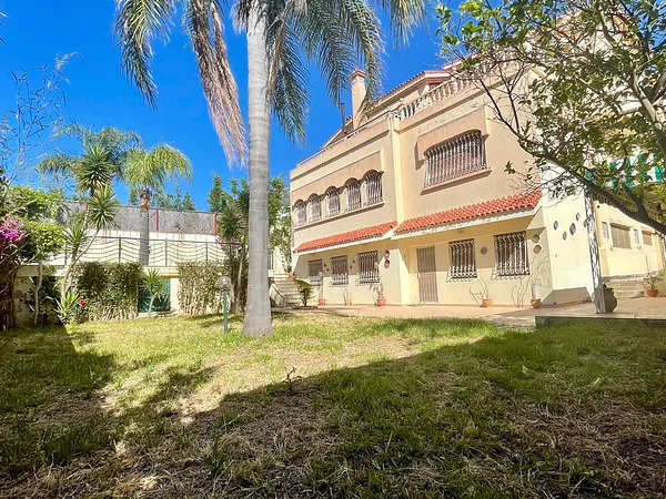 GEMEUBELDE VILLA MET 21 KAMERS TE KOOP