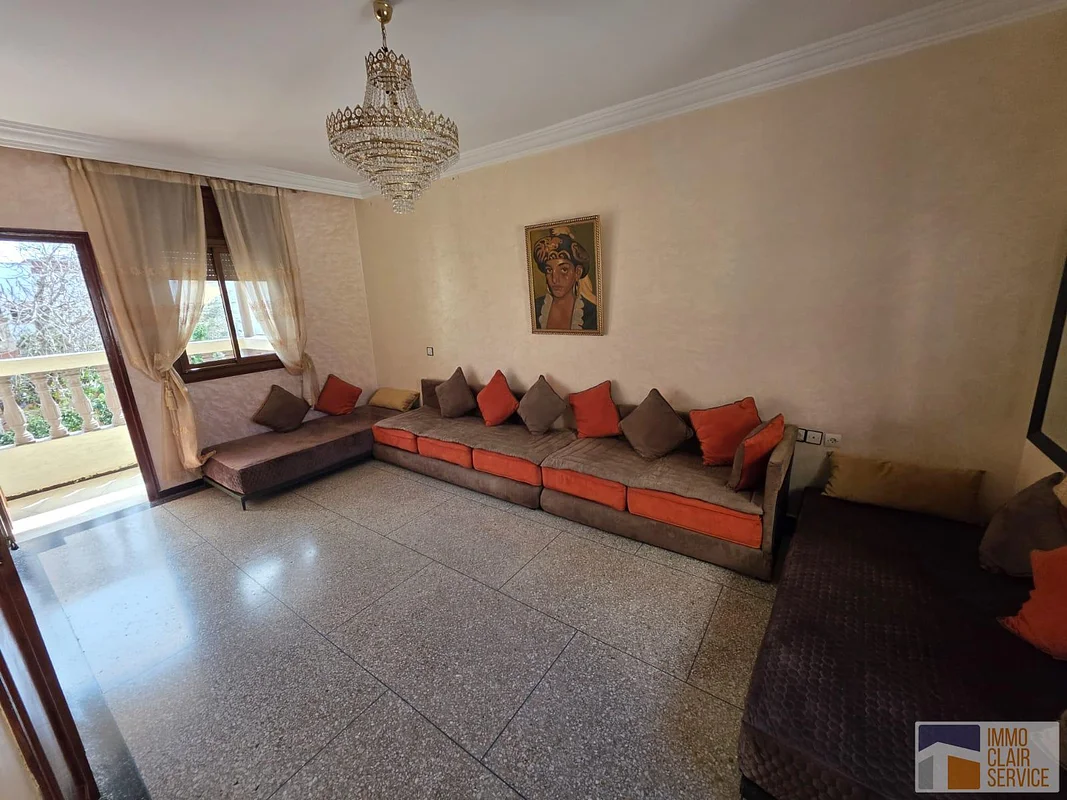 Villa met grote terras en garage in Témara