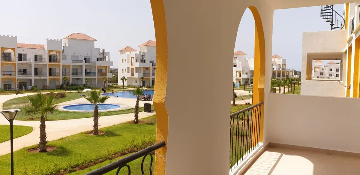 Appartement te koop in beveiligde residentie Saidia Marina met uitzicht op het zwembad